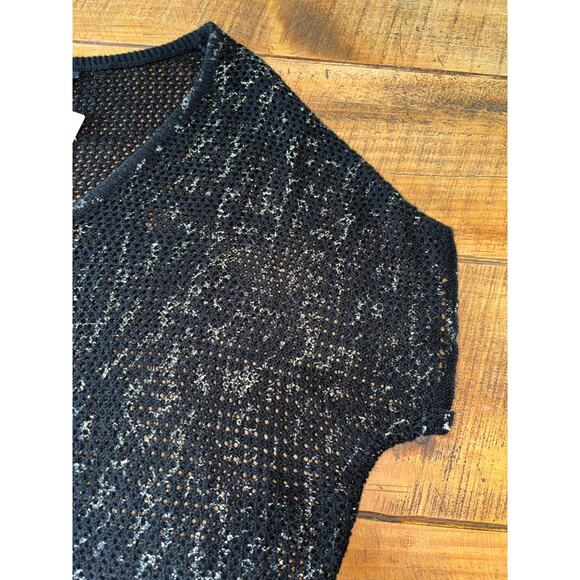 NWT Womens Torrid Black Short Sleeve Eyelet Beach Cover Up Sweater Size 1 - Picture 2 of 8